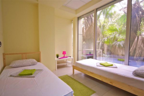 Mezhdu morem i solntsem Hostel
